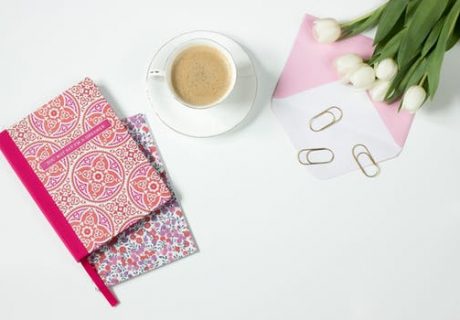 coffee-flowers-notebook-work-desk